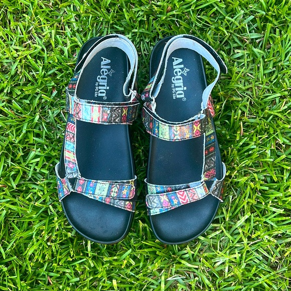 ⭐️ Algeria Velcro Sandals - Picture 4 of 14